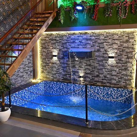 The Apple Tree Hotel Индор Екстериор снимка