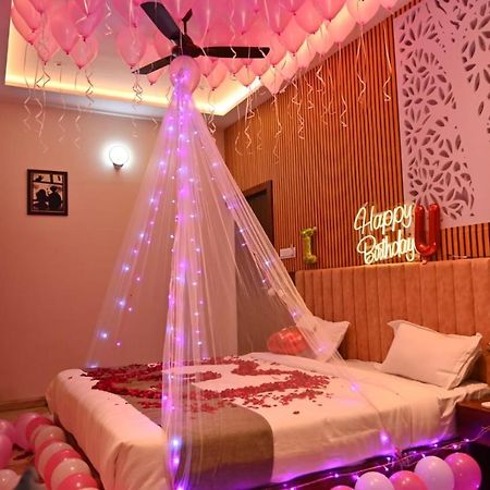 The Apple Tree Hotel Индор Екстериор снимка
