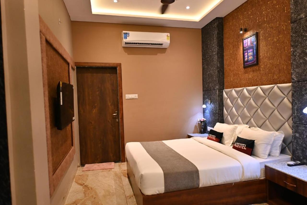 The Apple Tree Hotel Индор Екстериор снимка