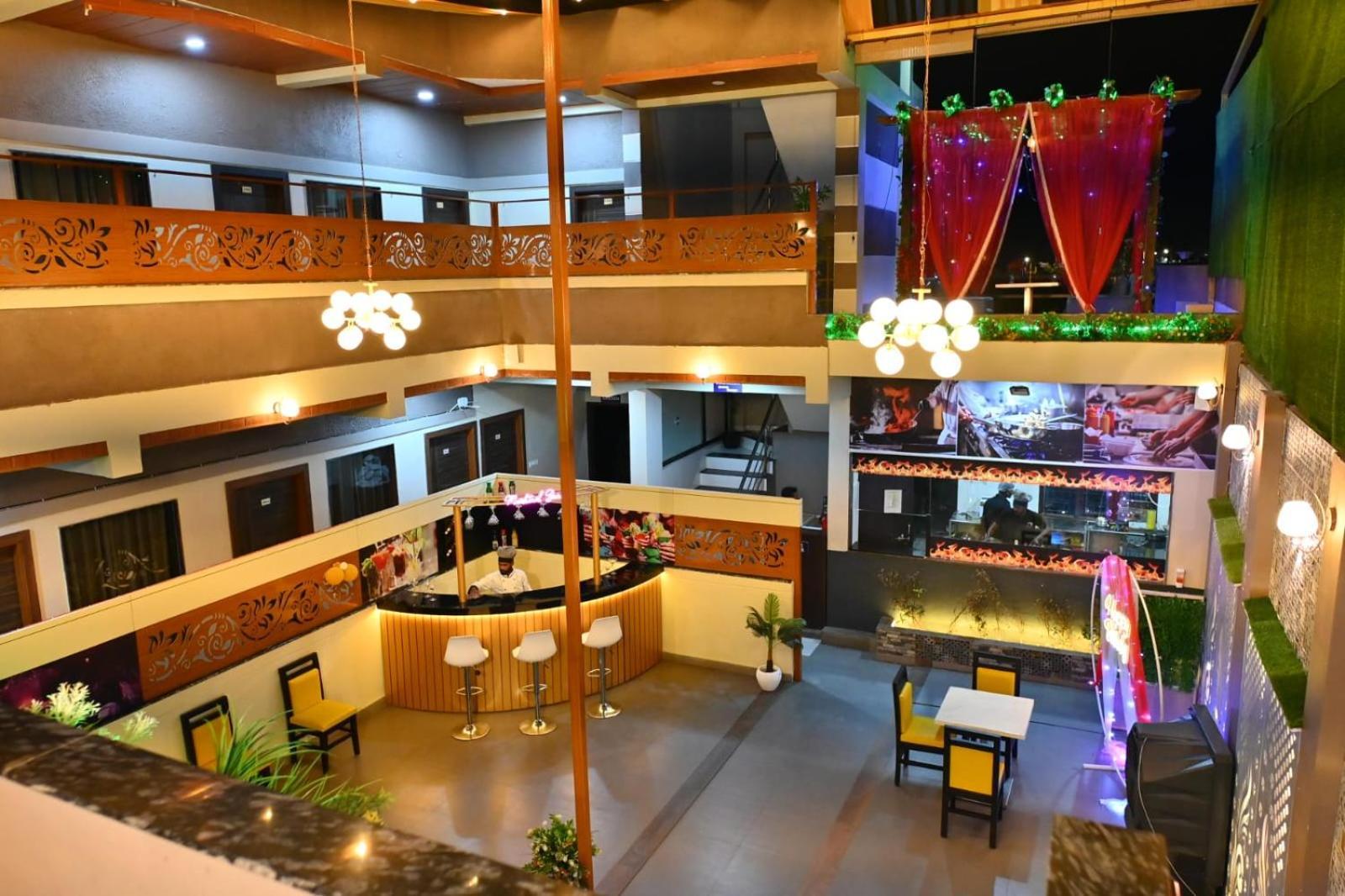 The Apple Tree Hotel Индор Екстериор снимка