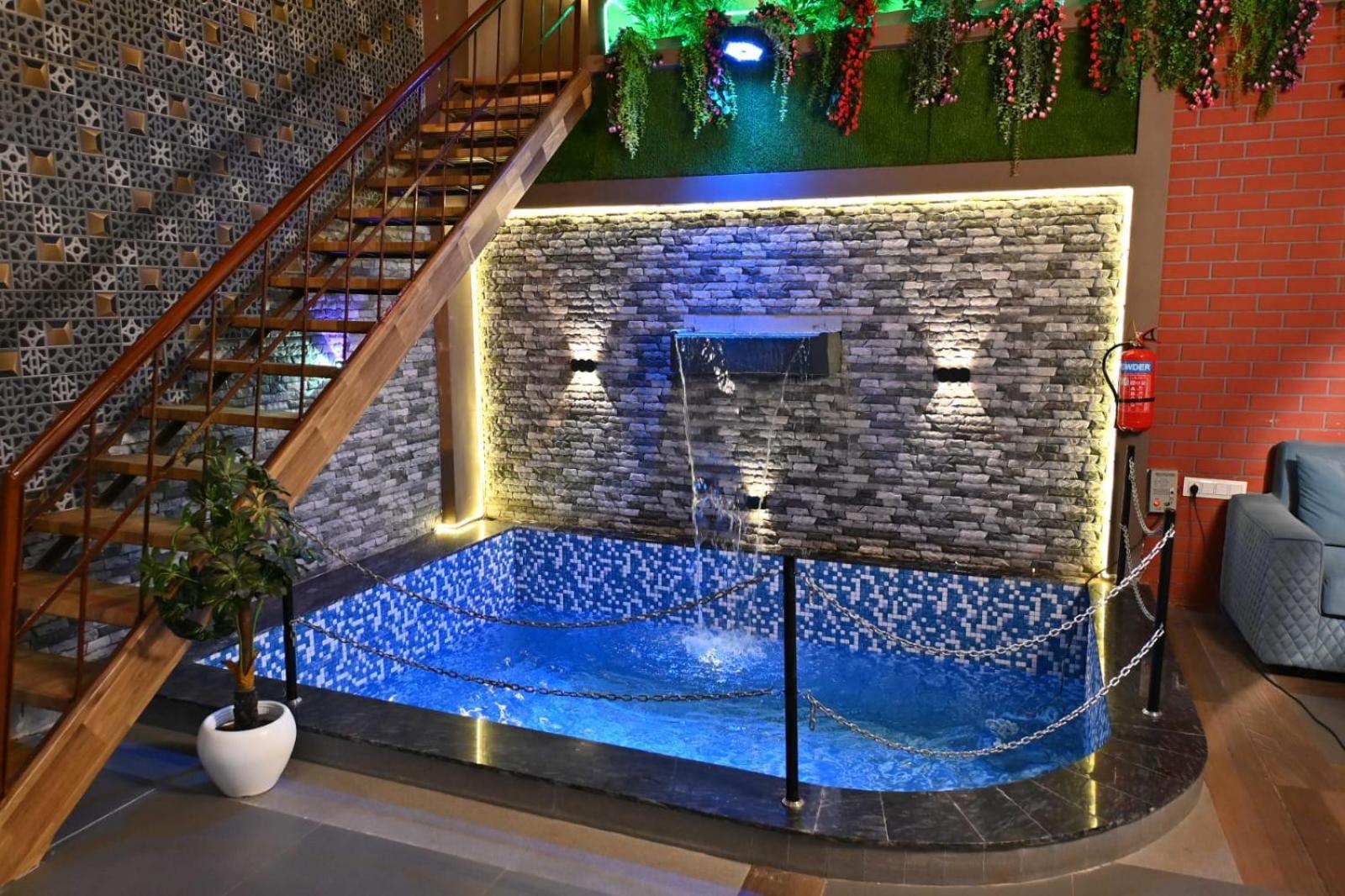The Apple Tree Hotel Индор Екстериор снимка