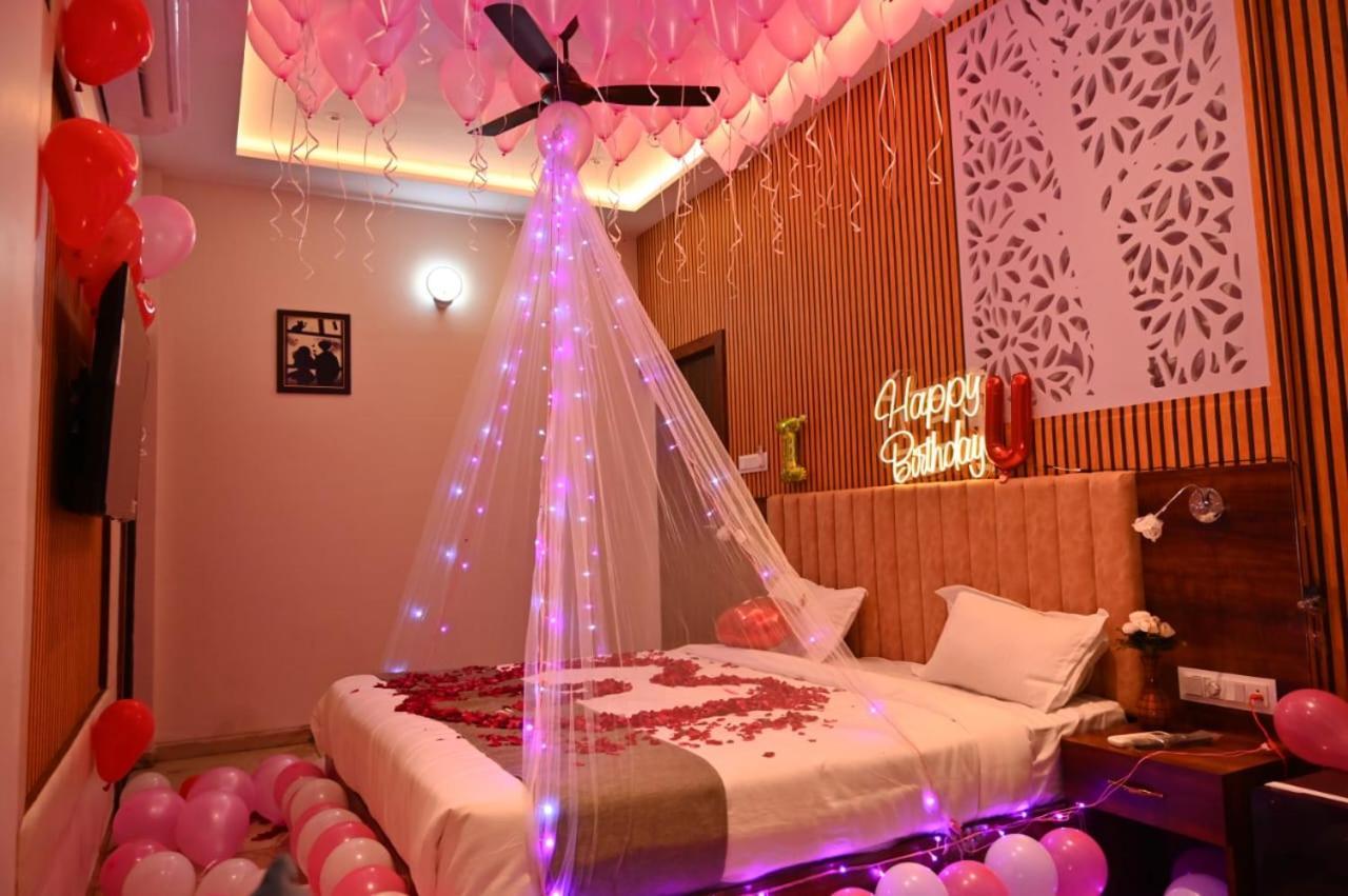 The Apple Tree Hotel Индор Екстериор снимка